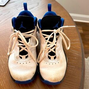 Nike Air Jordan| Boys size 4.5Y | blue white and black